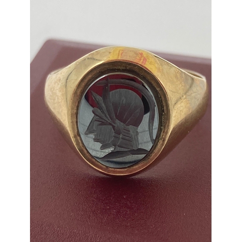 51 - 9 carat YELLOW GOLD RING with  intaglio centurion mounted to top in grey Haematite gemstone.  Approx... 