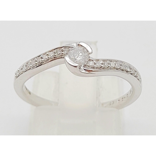 645 - 9K WHITE GOLD DIAMOND TWIST BAND RING. 0.20CT DIAMOND. TOTAL WEIGHT 2.1G. SIZE N