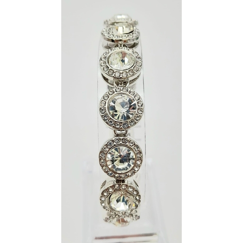 725 - SILVER TONE STONE SET TIFFANY STYLE BRACELET 37.3G