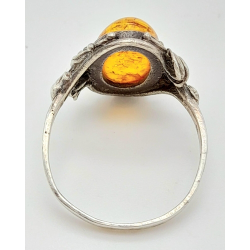 772 - A 925 Silver Amber Ring. Total Weight 2.97g. Sie P.