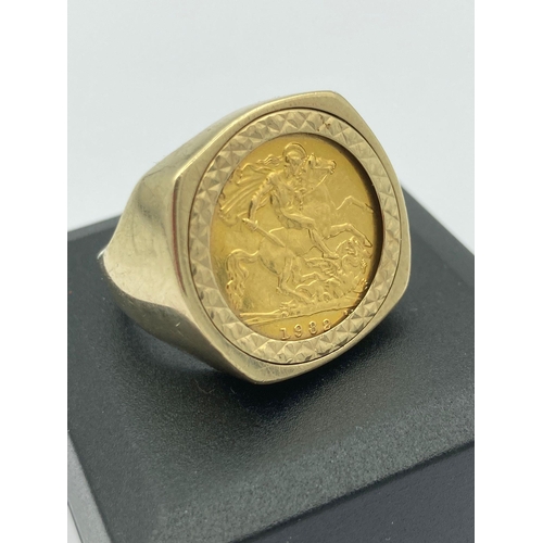 378 - Half sovereign Gold Ring consisting 9 carat GOLD RING with 22 carat 1982 HALF SOVEREIGN  mounted to ... 