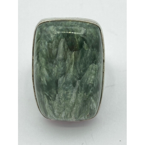 434 - Vintage SILVER and SERAPHINITE RING Having a large rectangular polished SÉRAPHINITE gemstone mounted... 