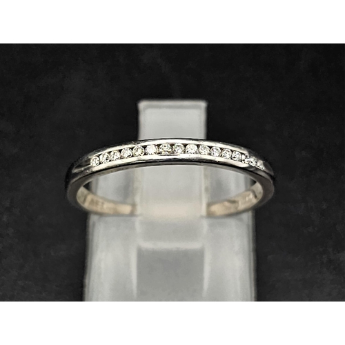 470 - 18k white gold channel set diamond half eternity ring (dia:0.20ct) 1.76g, size M