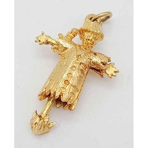 743 - 9K YELLOW GOLD ARTICULATED SCARECROW CHARM 3.6G