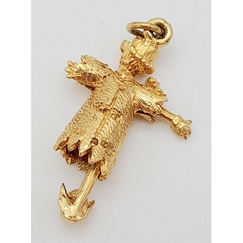 743 - 9K YELLOW GOLD ARTICULATED SCARECROW CHARM 3.6G