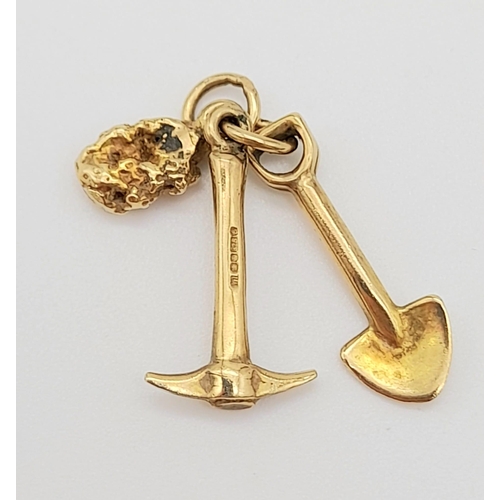403 - 9K YELLOW GOLD PITCH FORK, SHOVEL & GOLD NUGGET GOLD RUSH. TOTAL WEIGHT 1.94G