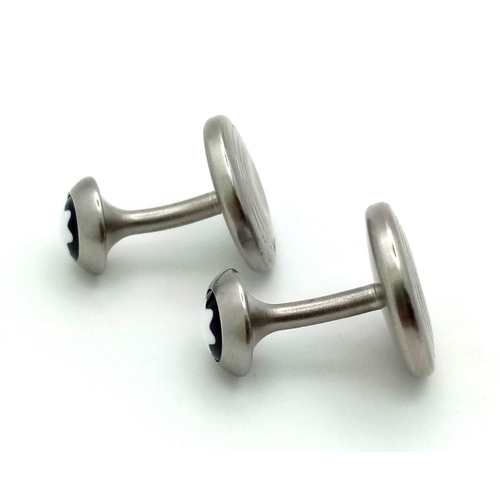 620 - A PAIR OF 