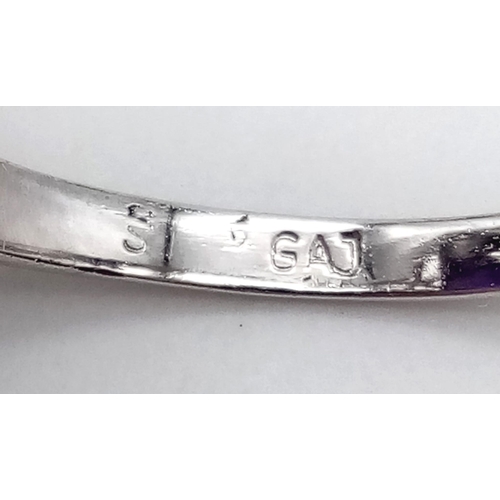 918 - AN AMETHYST CABOCHON SET IN 9K WHITE GOLD .  3.1gms   size N