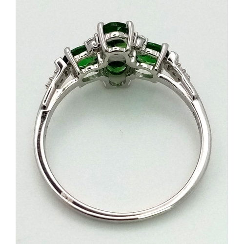 435 - A 9K White Gold Tsavorite Garnet Ring. Total Weight 2.44g. Size P.           11334