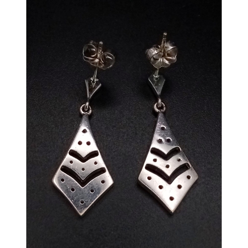 904 - A Pair of 18k White Gold Diamond Sapphire Drop Earrings. Total Weight 5.24g       5509