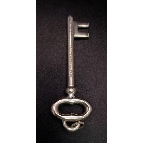 960 - A TIFFANY & CO SOLID SILVER KEY PENDANT.  9.3gms    5cms             ref 11846