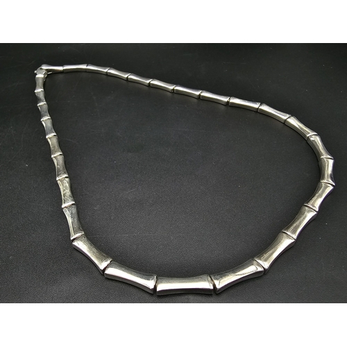 627 - AN ATTRACTIVE SILVER LINK NECKLACE .  47.2gms    42cms