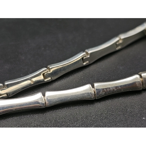 627 - AN ATTRACTIVE SILVER LINK NECKLACE .  47.2gms    42cms