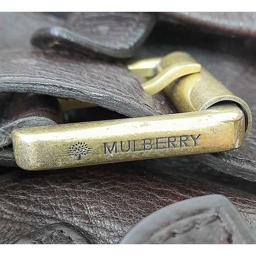 648 - A Mulberry Brown Leather Tote Bag with Dust-Cover. Gold-tone belt buckle decoration. Spacious interi... 