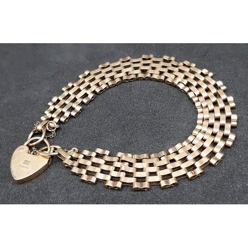 15 - A Vintage 9K Yellow Gold Gate Bracelet with Heart Clasp. 18cm. 13.3g