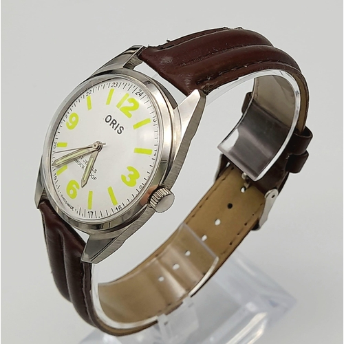 A Vintage Oris 17 Jewels Gents Watch. Brown leather strap