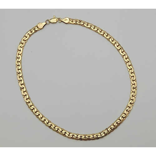 52 - A 14K Yellow Gold Flat Tight-Curb-Link Long Bracelet. 27cm.
5.93g