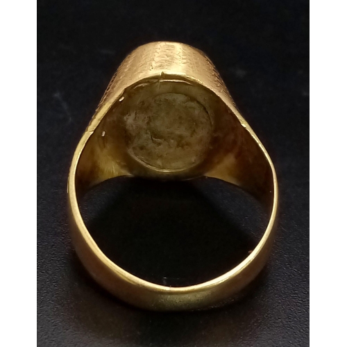 30 - A Beautiful Vintage 18K Yellow Gold Moonstone Ring. Oval moonstone cabochon - 8ct approx. Size L. 6.... 