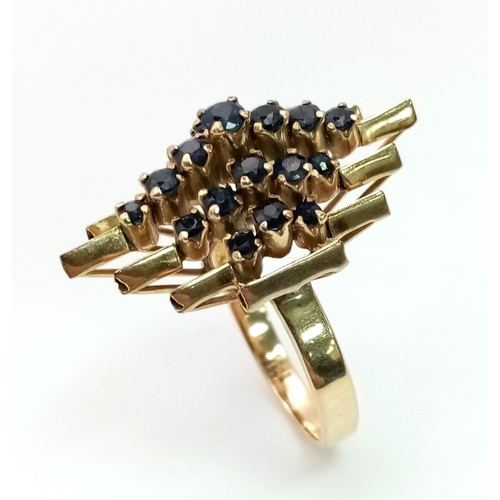 110 - A modernist, 14 K yellow gold ring with a crown of sapphires arranged on a group of proud standing p... 