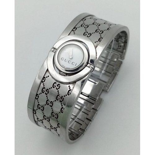 161 - A stainless steel, ladies GUCCI TWIRL 112 bangle-watch. Case 17mm, revolving on a horizontal axis, b... 