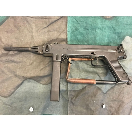 209 - An EU Spec Deactivated Danish 1950 Madsen M50 Sub Machine Gun. 9 x 19mm calibre. Moving dummy metal ... 