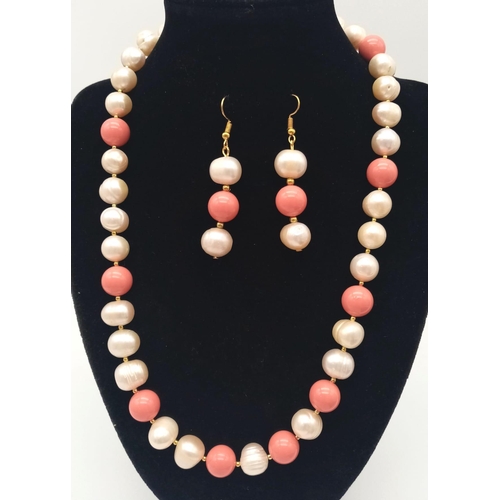 126 - A beautiful necklace and earrings set consisting of large, natural cultured pearls (12 mm) and pink ... 