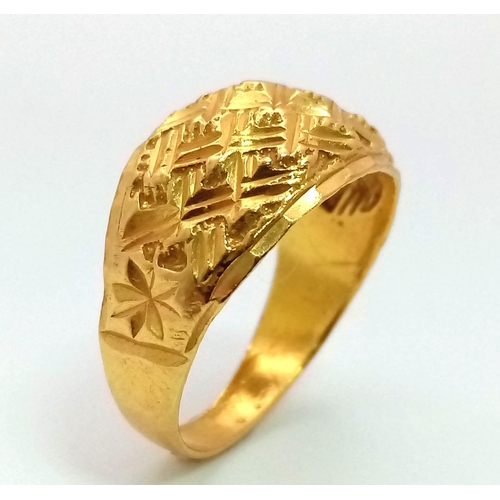 57 - A Vintage 21K Yellow Gold (tested) Geometric Decorative Band Ring. Size O. 5.51g