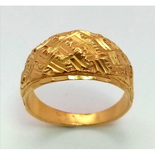 57 - A Vintage 21K Yellow Gold (tested) Geometric Decorative Band Ring. Size O. 5.51g