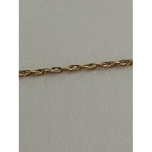 148 - 9 carat Fine GOLD CHAIN NECKLACE. 46 cm. 0.90 grams.