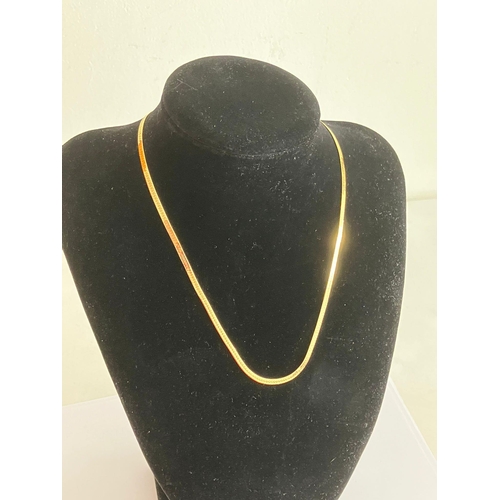 21 - 9 carat GOLD CLASSIC HERRINGBONE FLAT NECKLACE with chased pattern. Full UK hallmark. 3.66 grams. 16... 