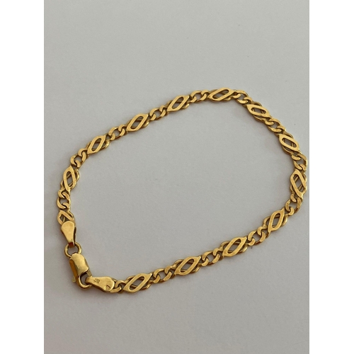 56 - Fabulous 9 carat Yellow GOLD FANCY LINK BRACELET. Having full UK hallmark. 3.95 grams. 18 cm.