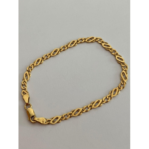 56 - Fabulous 9 carat Yellow GOLD FANCY LINK BRACELET. Having full UK hallmark. 3.95 grams. 18 cm.