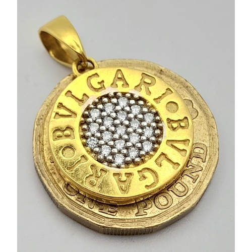 215 - 18K YELLOW GOLD STONE SET BVLGARI STYLE PENDANT 4.1G, 25MM DROP