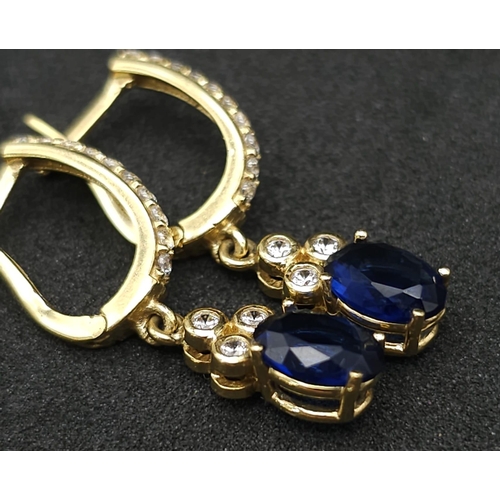 208 - PAIR OF 18K YELLOW GOLD STONE SET DROP EARRINGS, WEIGHT  3.5G, 22MM DROP APPROX