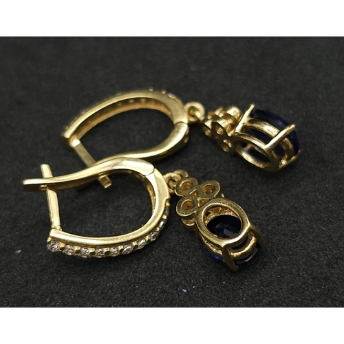 208 - PAIR OF 18K YELLOW GOLD STONE SET DROP EARRINGS, WEIGHT  3.5G, 22MM DROP APPROX