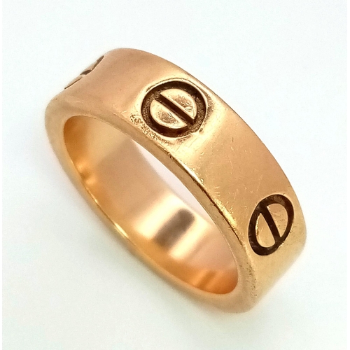 40 - 18K YELLOW GOLD CARTIER STYLE LOVE BAND RING, WEIGHT 9.8G SIZE L