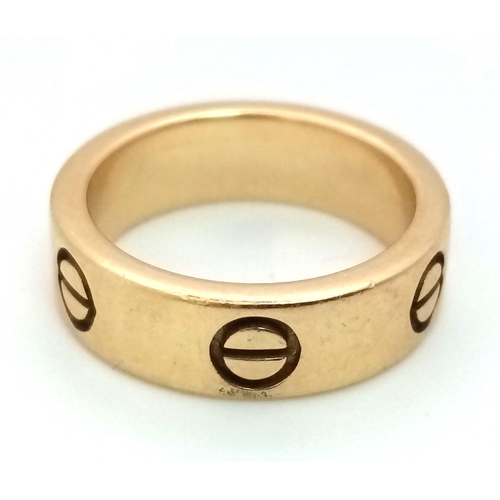 40 - 18K YELLOW GOLD CARTIER STYLE LOVE BAND RING, WEIGHT 9.8G SIZE L