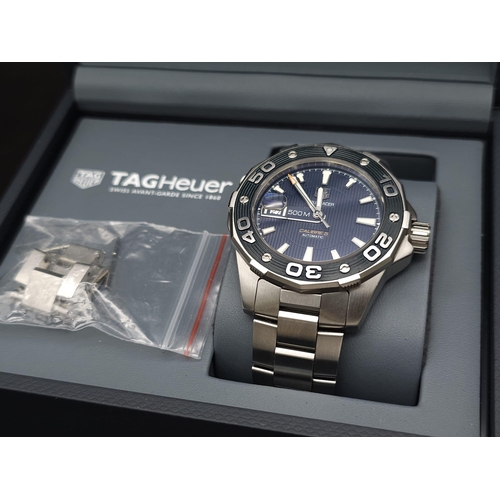 45 - A Tag Heuer Aquaracer - Calibre 5 Automatic Gents Watch. Stainless steel strap and case - 44mm. Blue... 