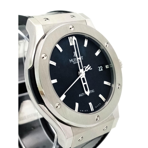 86 - A Hublot Classic Fusion Automatic Gents Watch. Black leather Hublot strap. Stainless steel case - 45... 