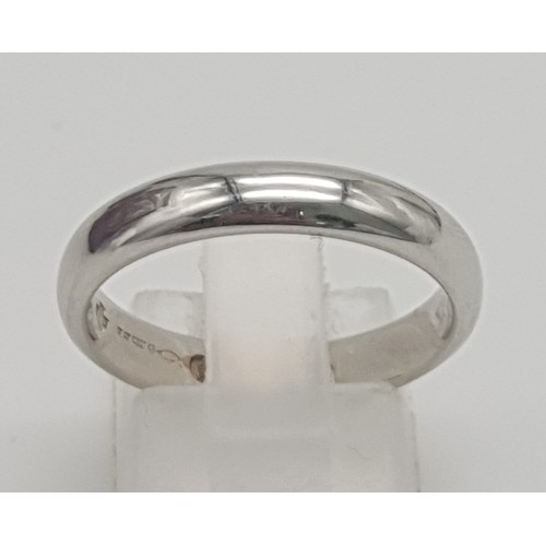 233 - A Vintage 950 Platinum Band Ring. Very clean with all UK hallmarks. Comes in original presentation b... 