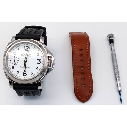 66 - A Panerai Luminor Marina Mechanical Gents Watch. Black rubber strap. Stainless steel case - 44mm. Wh... 