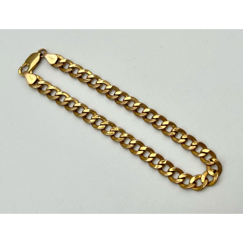 511 - A 9K Yellow Gold Italian Flat Curb Link Bracelet. 20cm. 5.9g