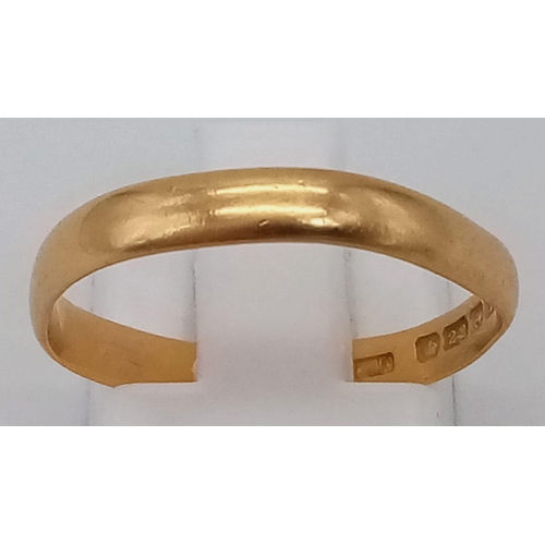 539 - A Vintage 22K Yellow Gold Band Ring - Slightly out of shape so a/f.  Size P. 2.32g