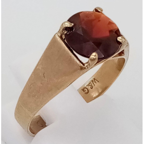 69 - A Vintage 9K Yellow Gold and Garnet Gemstone Ring. Central round cut garnet. Size N. 2.75g total wei... 