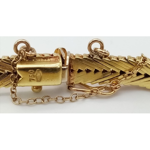 110 - A Sophisticated 18K Yellow Gold Arrowhead-Link Bracelet. 
16cm. 23.06g