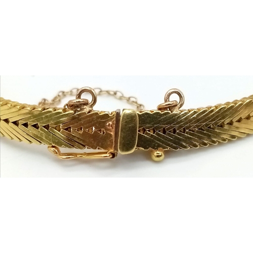 110 - A Sophisticated 18K Yellow Gold Arrowhead-Link Bracelet. 
16cm. 23.06g