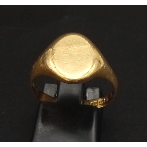 27 - A Vintage 18K Yellow Gold Signet Ring. Size O. 6.2g