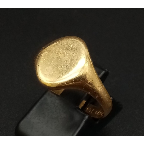 27 - A Vintage 18K Yellow Gold Signet Ring. Size O. 6.2g