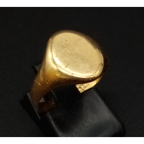 27 - A Vintage 18K Yellow Gold Signet Ring. Size O. 6.2g