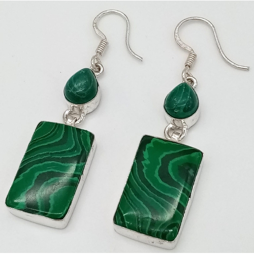 217 - A malachite necklace and earrings set. Necklace length: 44 cm, earrings drop: 6 cm, total weight: 70... 